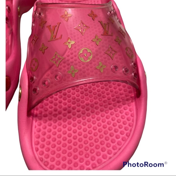 louis vuitton jelly slides